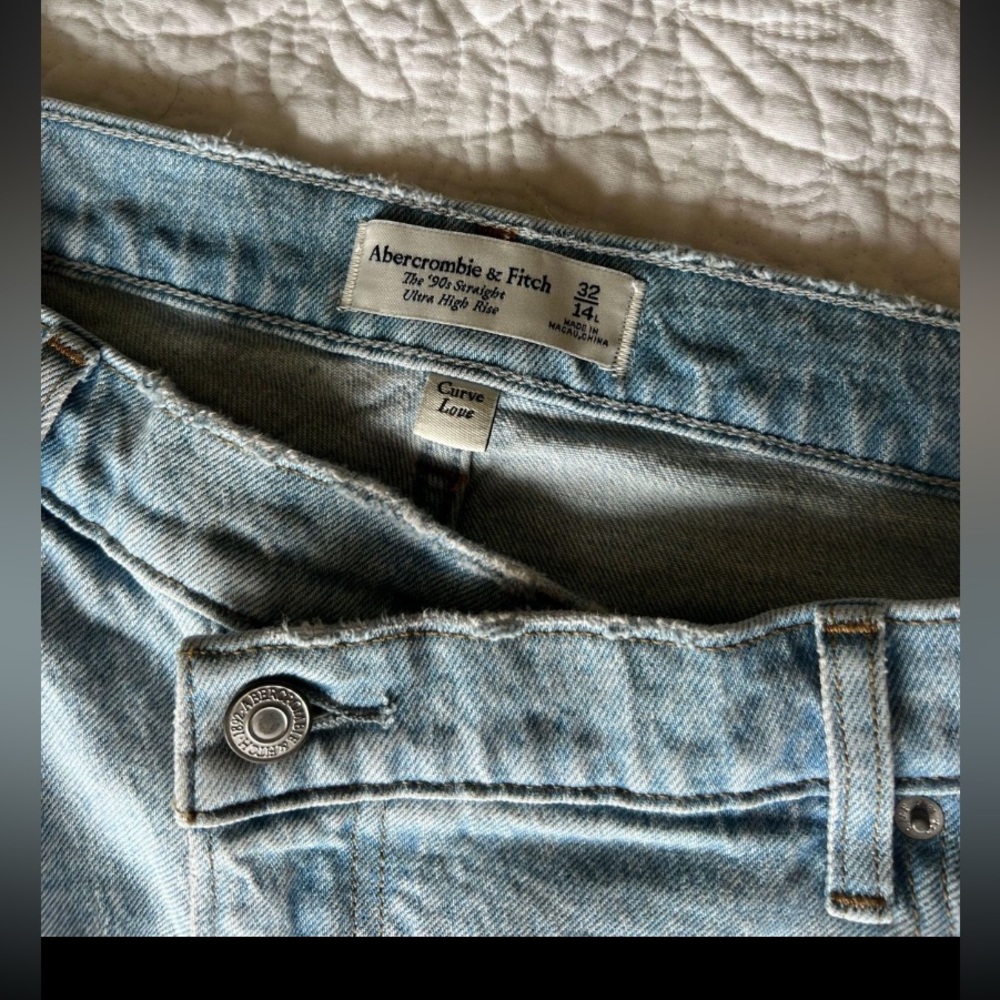 NWOT Abercrombie and Fitch high waisted jeans